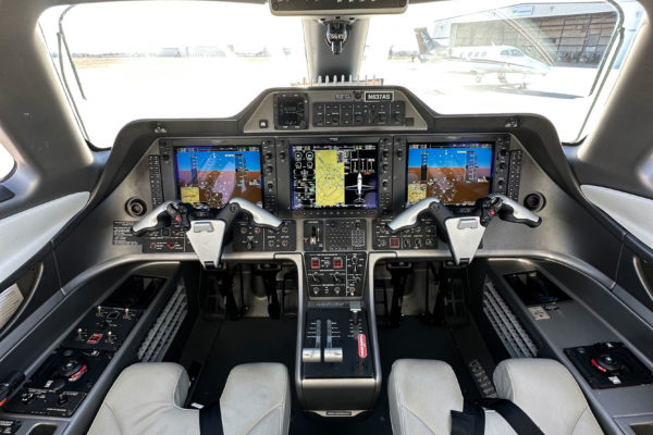 n637as_cockpit